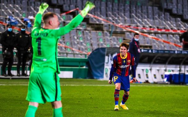 Barcelona, sin Lionel Messi, clasificó por penales a la final de la Supercopa de España