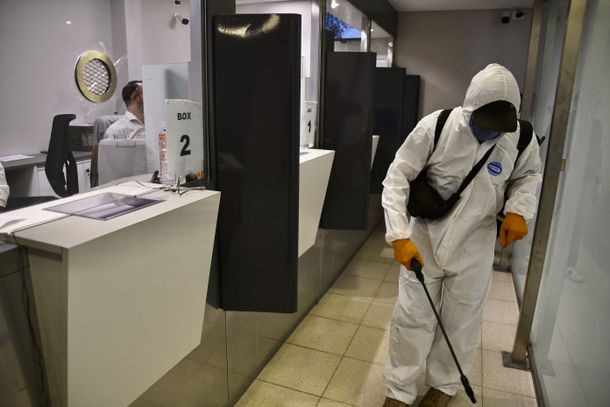 Bancos: quiénes pueden ir hoy a cobrar