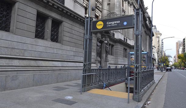 La UTA sumó mujeres al subte para debilitar a los trabajadores pero ellas se organizaron: la historia de una conductora de la línea A