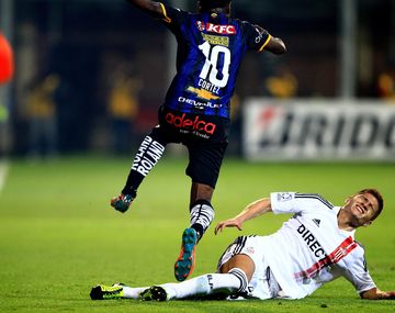 Estudiantes cayó en su debut copero en Ecuador