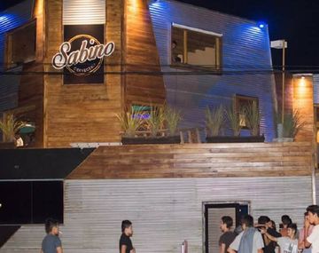 Un patovica tiró por una escalera a una chica y le fracturó una pierna