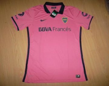 ¿Boca jugará con la polémica camiseta rosa frente a River?