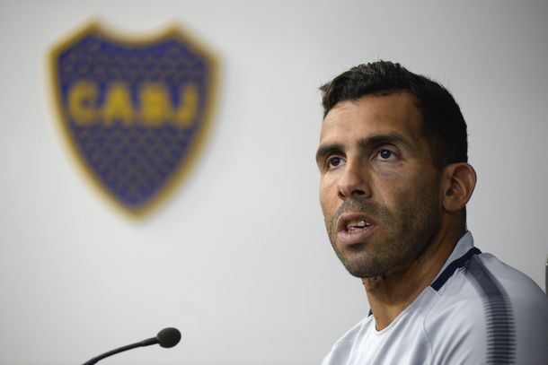 Carlos Tevez anunció su retiro