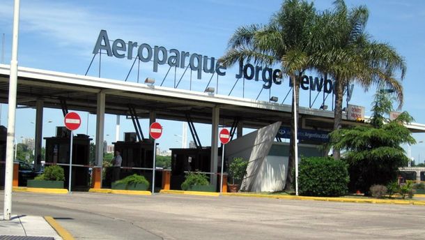 Sin taxis en Aeroparque: los choferes no levantan pasajeros en rechazo a las tarifas prefijadas