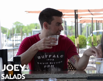 VIDEO: ¿cómo evitar ser drogada en un bar?