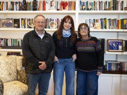 Cristina Kirchner, junto a David Edwards, secretario general de la Internacional de la Educación, y Sonia Alesso, secretaria general de la CTERA (Confederación de Trabajadores de la Educación de la República Argentina).
