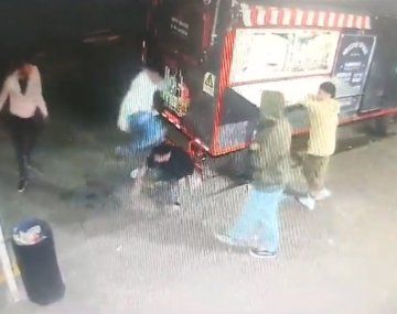 Brutal agresión a un hombre a la salida de un boliche