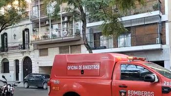 El fuego se desató en el octavo piso de un edificio sobre la calle Moldes.