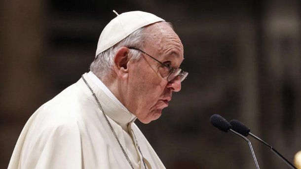 El Papa Francisco no va al Vía Crucis para cuidar su salud