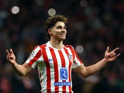 nacio amadeo: julian alvarez presento a su primer hijo en redes sociales nacio amadeo: julian alvarez presento a su primer hijo en redes sociales