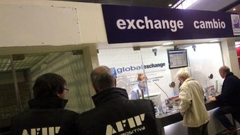 allanan casa de cambio por compra de dolares para falso turismo allanan casa de cambio por compra de dolares para falso turismo