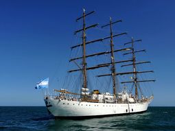 mar del plata recibe a la fragata con una gran celebracion mar del plata recibe a la fragata con una gran celebracion