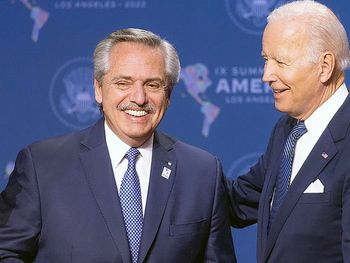 Alberto Fernández junto a Joe Biden.&nbsp;