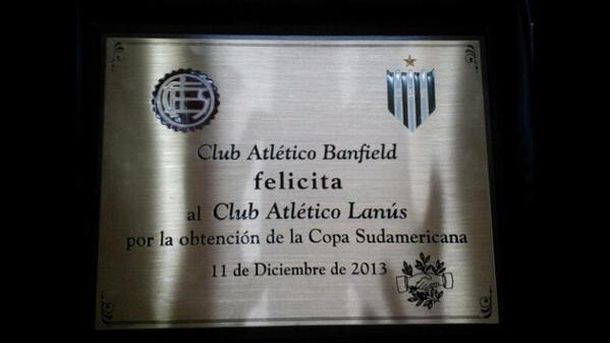 Gran gesto: Banfield felicitó a su clásico Lanús por el título