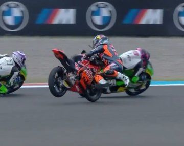 El fuerte accidente de Valentín Perrone en la última vuelta de Moto3 en Argentina