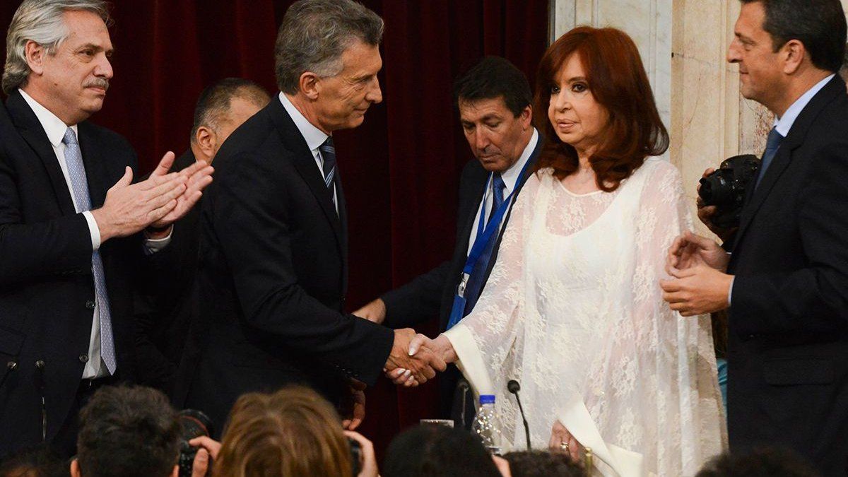 El Tenso Saludo De Mauricio Macri Con Cristina Kirchner Durante El Traspaso De Mando 4282