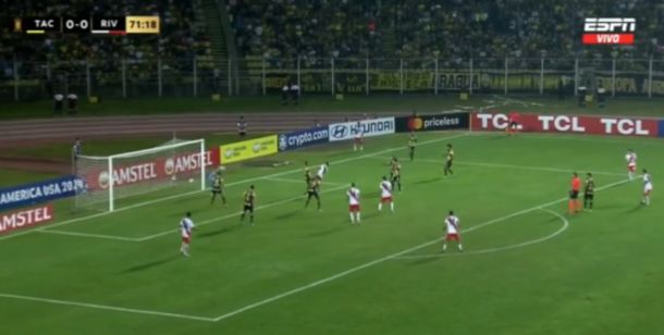 Copa Libertadores: el gol de carambola de Boselli para el 1-0 de River ante Deportivo Táchira