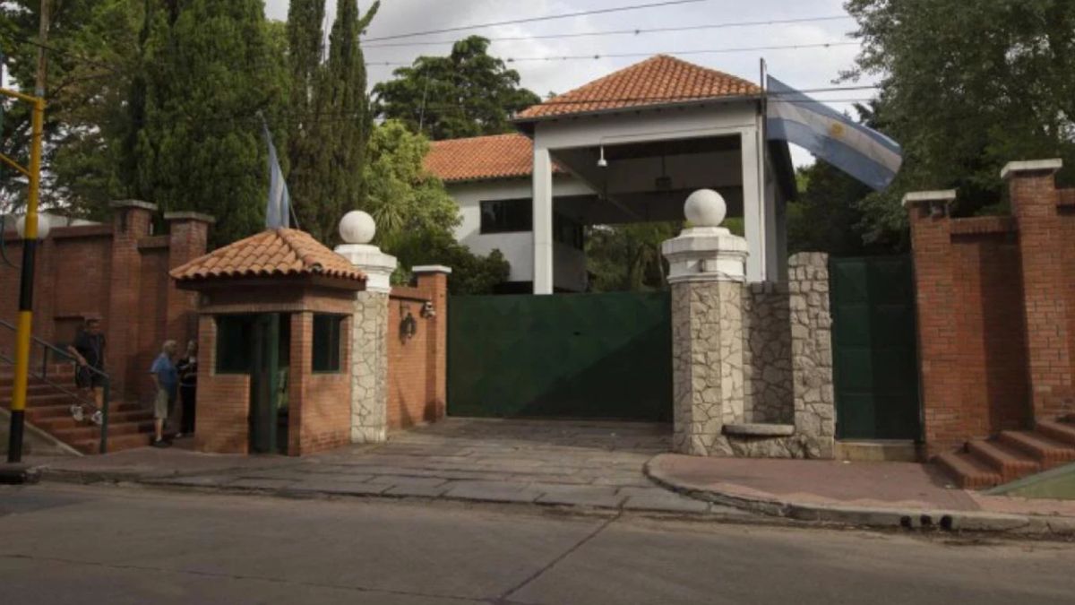 Insólito: quién es el diputado que lleva ensalada de papa y huevo al asado con Javier Milei