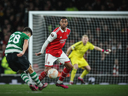 Directo al Puskás: el golazo del Sporting de Lisboa desde mitad de cancha en la Europa League