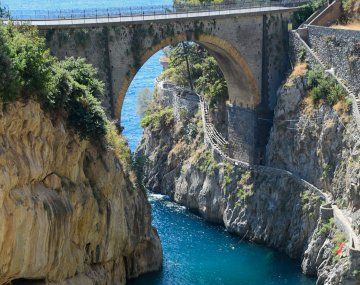Italia: una turista argentina murió mientras sacaba una foto