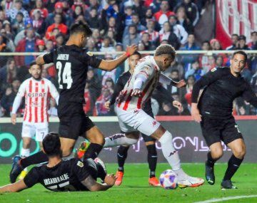 Unión venció 3-0 a Independiente que profundiza su crisis