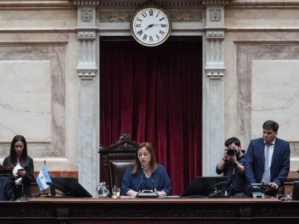 Diputados: Cecilia Moreau acordó con los bloques cómo seguirá el tratamiento del Presupuesto 2023