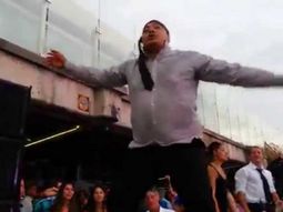 descontrolado, un patovica es furor en mar del plata con sus pasos de baile descontrolado, un patovica es furor en mar del plata con sus pasos de baile