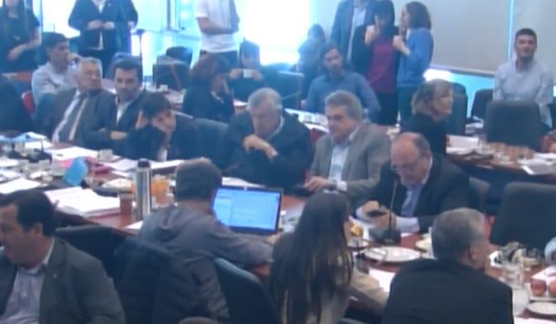 Escándalo en Diputados: gritos e insultos por la firma del dictamen del Presupuesto