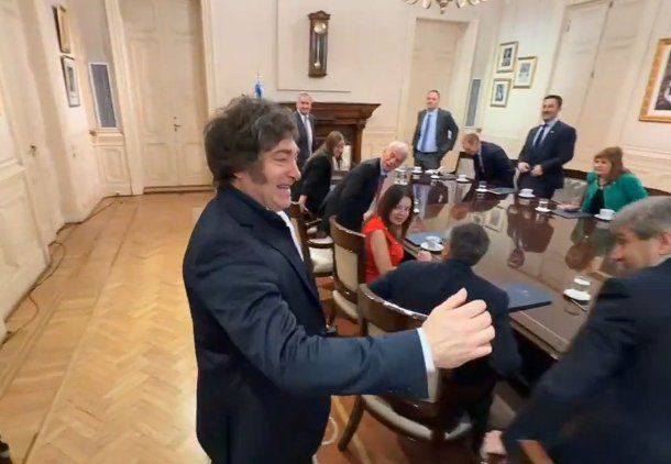 Al ritmo de I feel good: así fue el saludo de Javier Milei a su nuevo Gabinete
