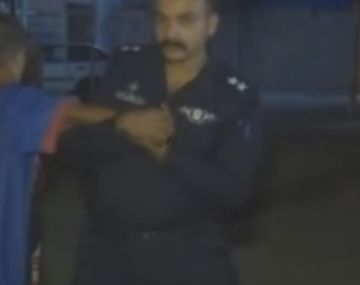 VIDEO: Nene de ISIS con un chaleco suicida y camiseta de Messi es capturado