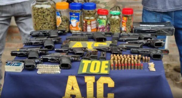 Tres jefes policiales a disponibilidad por robo de armas en Balística