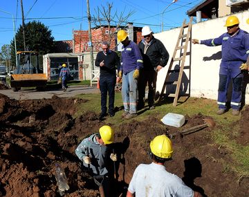 Zamora recorrió las obras de tendido de agua potable en distintos barrios de Tigre