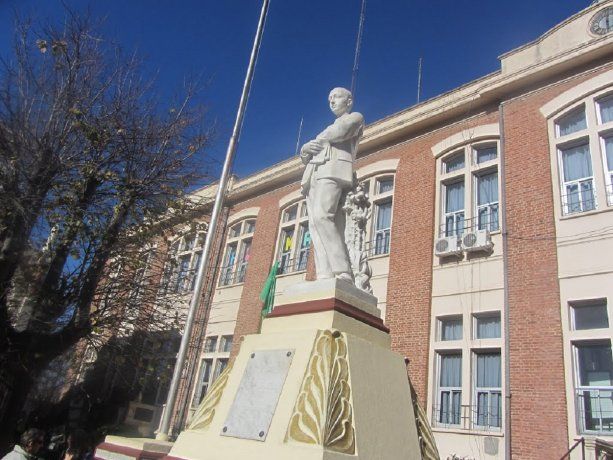 Aíslan a más de 200 alumnos de un colegio de Quilmes por un nuevo brote de coronavirus