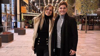 julian alvarez hizo un gol para revelar el genero del bebe que estan esperando con emilia ferrero
