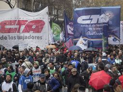 la marcha federal se dirige a plaza de mayo para protestar contra el gobierno la marcha federal se dirige a plaza de mayo para protestar contra el gobierno