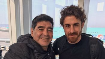 Los ex cracks argentinos posaron en su llegada al aeropuerto de Seul
