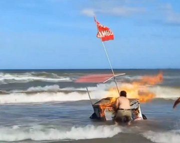 Se incendió un carrito de panchos en plena playa