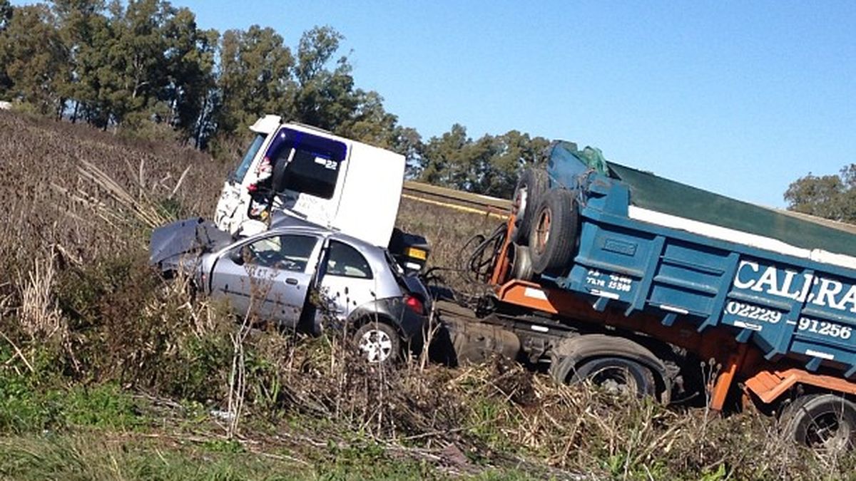 Tres muertos en la ruta 215 al chocar un auto y un camión