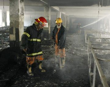 Al menos 120 muertos en un incendio en Bangladesh