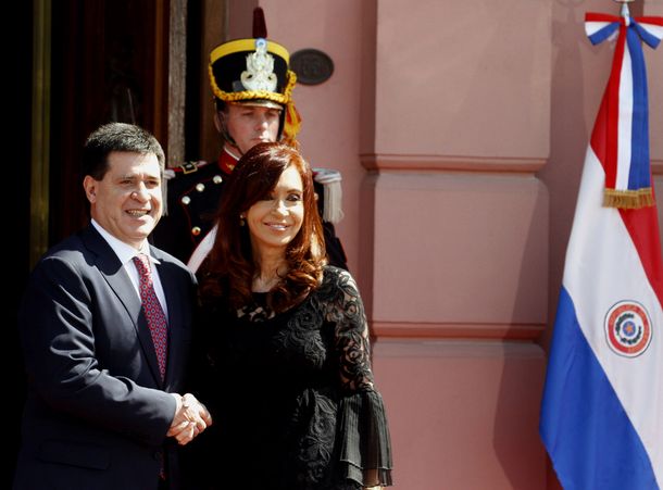 CFK destacó el compromiso con el combate de la pobreza de Cartes
