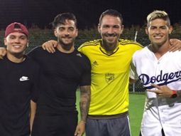 El jugador pretendido por River junto a Maluma, Botero y James Rodríguez El jugador pretendido por River junto a Maluma, Botero y James Rodríguez