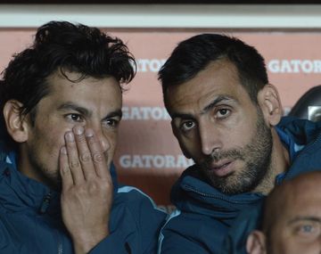 Sebastián Torrico en el banco de suplentes