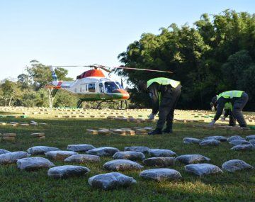 Detienen a camionero que transportaba más de 3 mil kilos de marihuana escondidos en aserrín