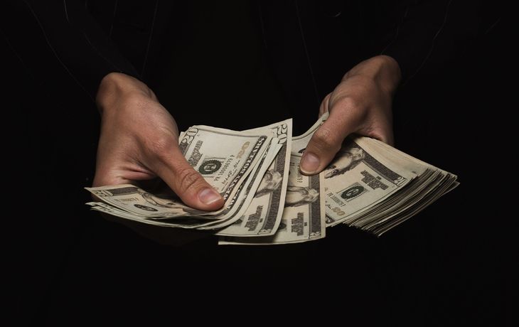 Dólar blue y dólar oficial minuto a minuto: a cuánto cotizan este miércoles