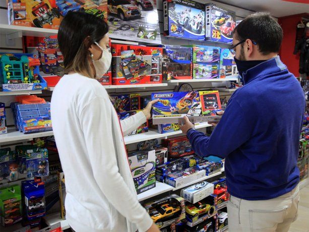 Comercio acordó un aumento salarial de casi un 60%