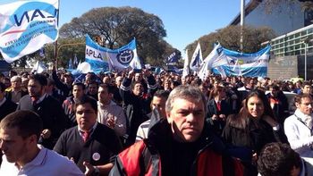 pilotos de lan confirman que este jueves van al paro pilotos de lan confirman que este jueves van al paro