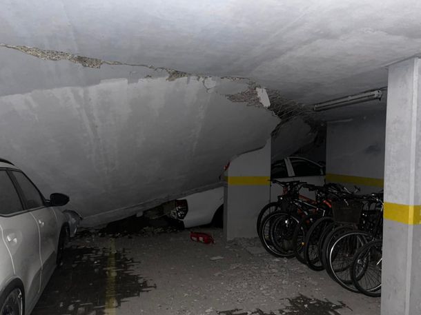 Se derrumbó el estacionamiento de un edificio en Parque Patricios.