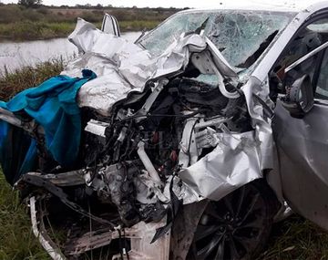 Murieron cinco personas en un choque frontal de autos
