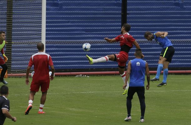 El cabezazo letal de Darío Benedetto