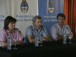 Bullrich, Frigerio y Prat Gay brindaron una distendida conferencia de prensa Bullrich, Frigerio y Prat Gay brindaron una distendida conferencia de prensa